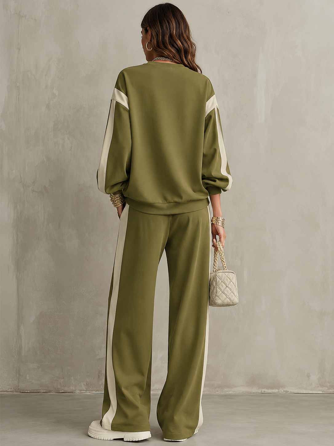 SONIA | Conjunto Casual de Sudadera Verde Oliva de Cuello Redondo y Pantalón Ancho con Cordón