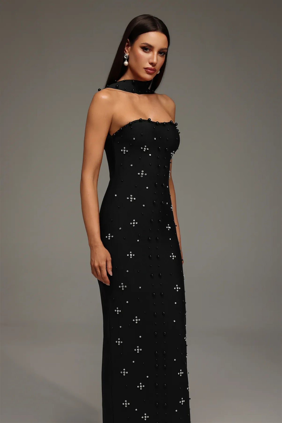 Marta | Vestido largo vino perla sin mangas con diseño vendaje