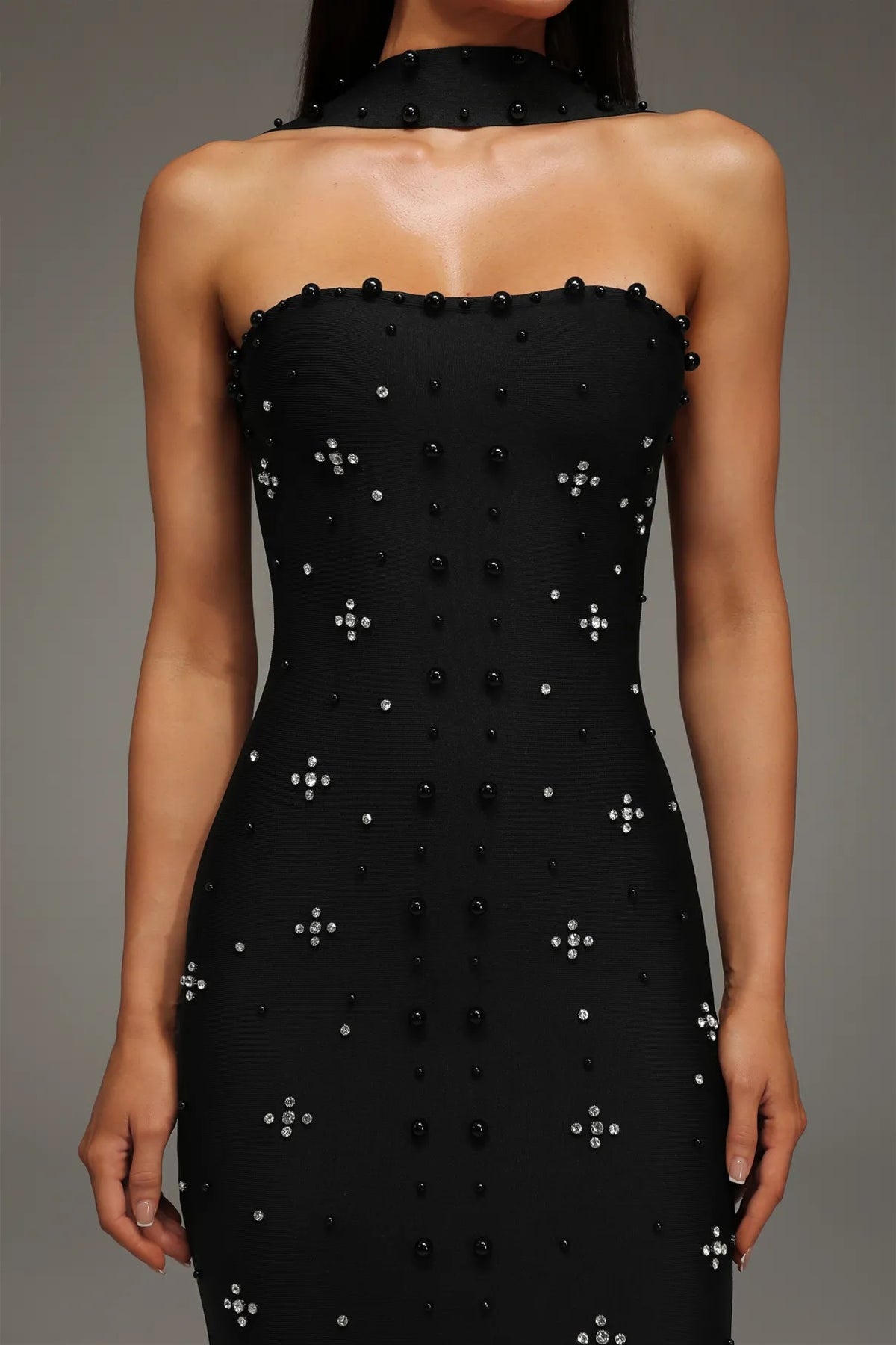 Marta | Vestido largo vino perla sin mangas con diseño vendaje